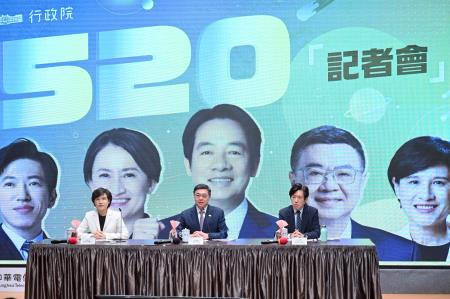 2026年5月19日行政院長卓榮泰出席行政院520記者會 　共7張