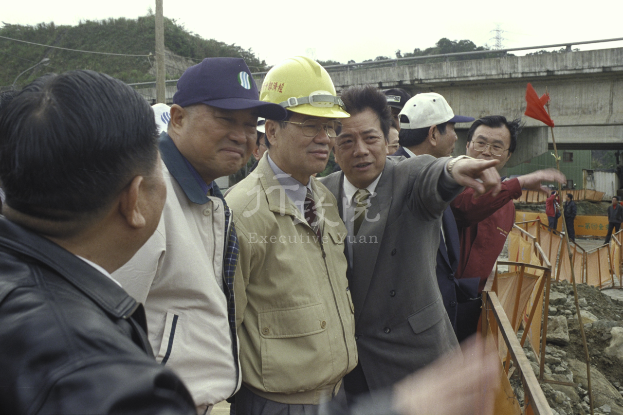 2000年1月21日行政院長蕭萬長視察基隆河整治工程 共1張 　共1張