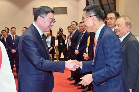 2025年7月10日行政院長卓榮泰接見世界臺灣商會聯合總會第31屆回國訪問團 　共8張