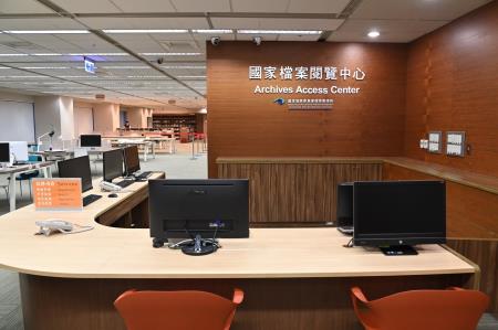 2024年7月15日行政院長卓榮泰解嚴紀念日視察「政治檔案開放應用情形」3　共9張