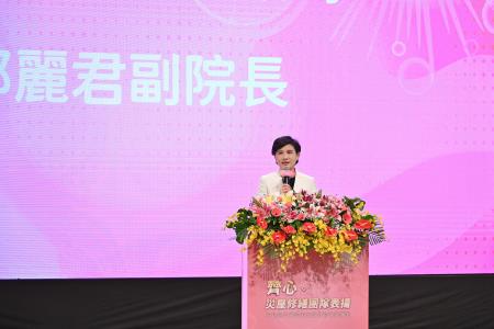 2025年11月6日行政院副院長鄭麗君出席「雲嘉南災後復原協助廠商表揚茶會」　共7張