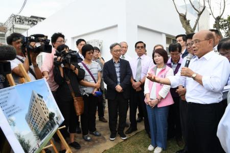 2019年5月25日_1行政院長蘇貞昌視察恆春旅遊醫院重建醫療大樓工程_1.jpg