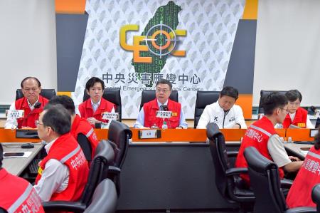 2025年9月23日行政院長卓榮泰視導樺加沙颱風中央災害應變中心