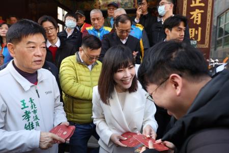2025年1月29日行政院長卓榮泰赴洲子福德廟參拜祈福S__137920664_0　共19張