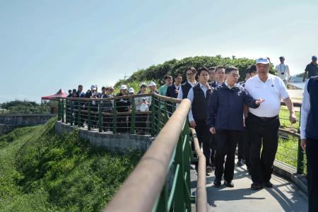 2026年5月1日行政院長卓榮泰視察南竿北海坑道遊憩系統無障礙設施進度 　共9張