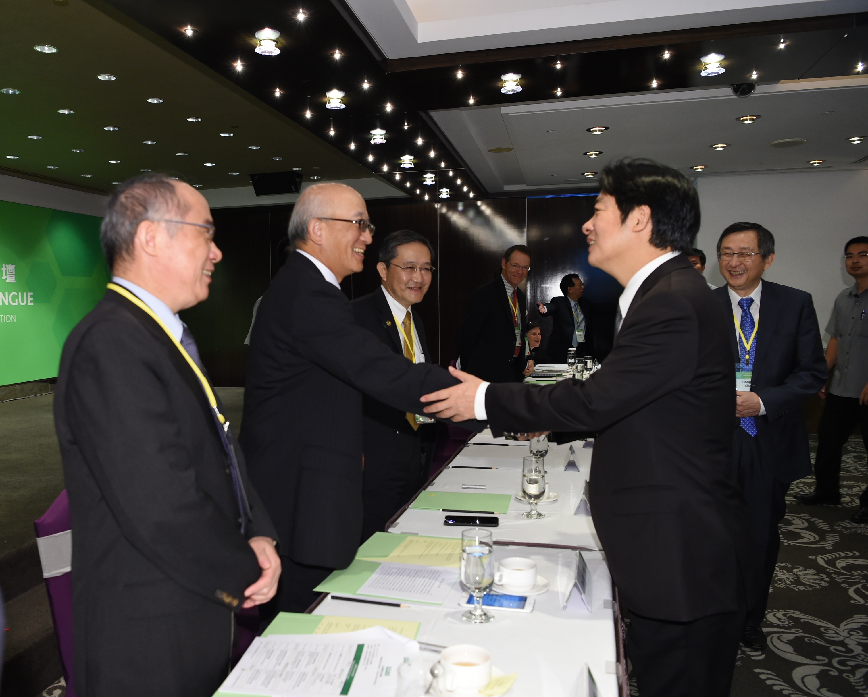 賴揆：積極推動疫苗研發　全力防治登革熱　共5張