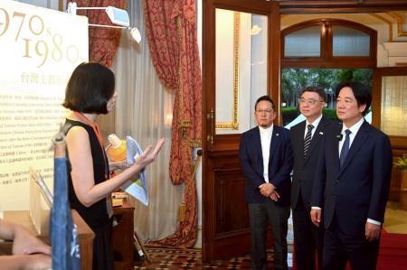 2026年6月30日行政院長卓榮泰出席「臺灣漫遊錄」獲獎慶功宴 　共12張