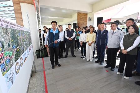 卓院長今（1）日視察「高雄～屏東間東西向第2條快速公路」興建規劃照片 共7張_2　共7張