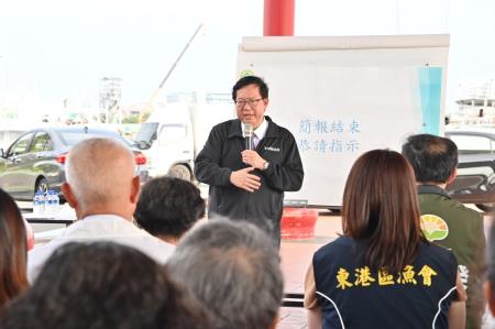 2024年5月13日_2行政院副院長鄭文燦視察東港鹽埔漁港水產加工及冷鏈物流中心S__4038911_0　共9張