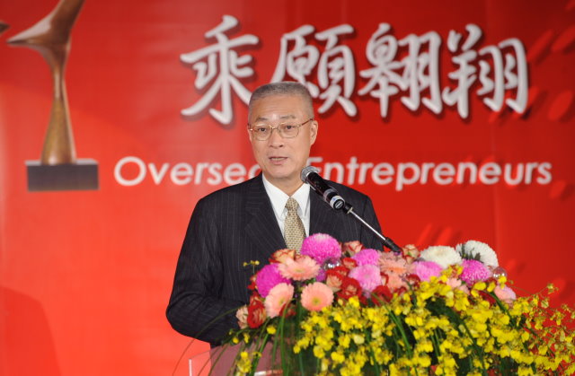 吳院長出席創業楷模暨創業相扶獎頒獎典禮 　共1張