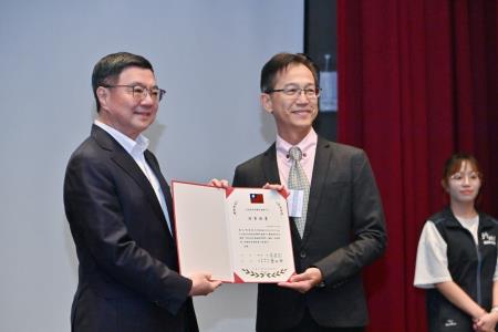 行政院長卓榮泰出席2024南方領袖教育學院閉幕式　共6張