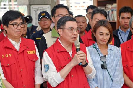 2024年8月2日行政院長卓榮泰視察視察高雄市立桃源國中災後復原情形1