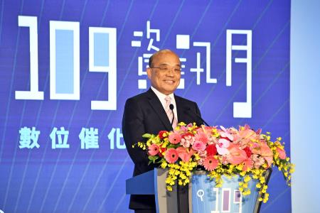 .2020年12月2日行政院長蘇貞昌出席109年資訊月開幕典禮 　共3張