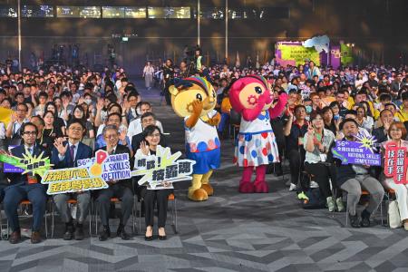 2026年7月29日行政院副院長鄭麗君出席第56屆全國技能競賽開幕典禮 　共6張