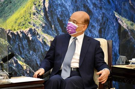 2022年5月31日行政院長蘇貞昌接見美國聯邦參議員達克沃絲一行S__158081708　共5張