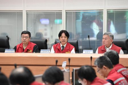 2018年8月26日行政院長賴清德視察「0823熱帶低壓水災中央災害應變中心」_1