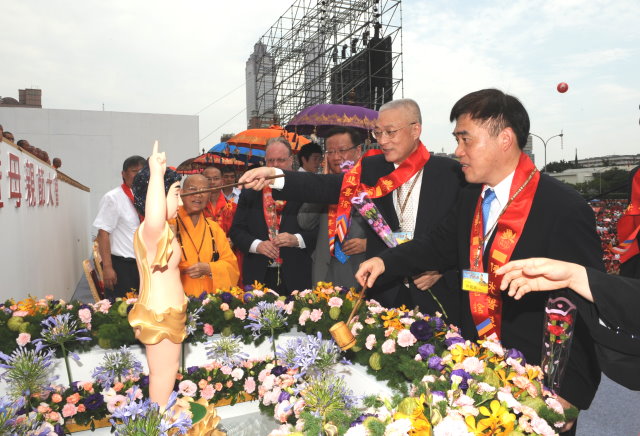 吳揆出席2011建國百年國定佛誕節暨母親節慶祝大會 　共1張