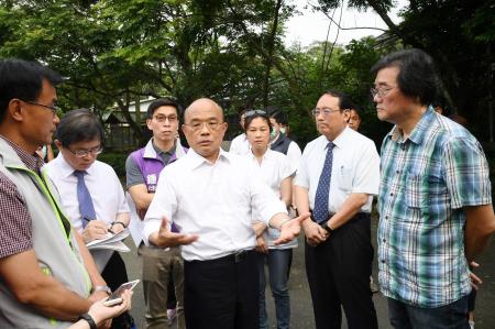 2019年5月25日_3行政院長蘇貞昌參訪國立屏東科技大學-保育類野生動物收容中心_2.jpg