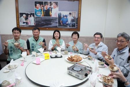 2026年4月18日行政院長卓榮泰體驗在地優質豬肉美食 　共8張