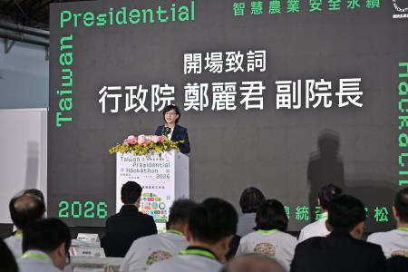 2026年10月14日行政院副院長鄭麗君出席「2026總統盃黑客松」工作坊　共5張