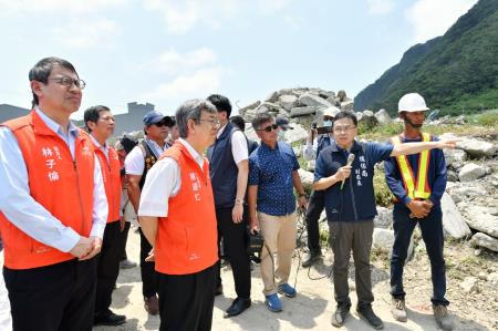 2024年4月16日行政院長陳建仁視察「蘭嶼小犬颱風災後廢棄物處理情形」 　共17張