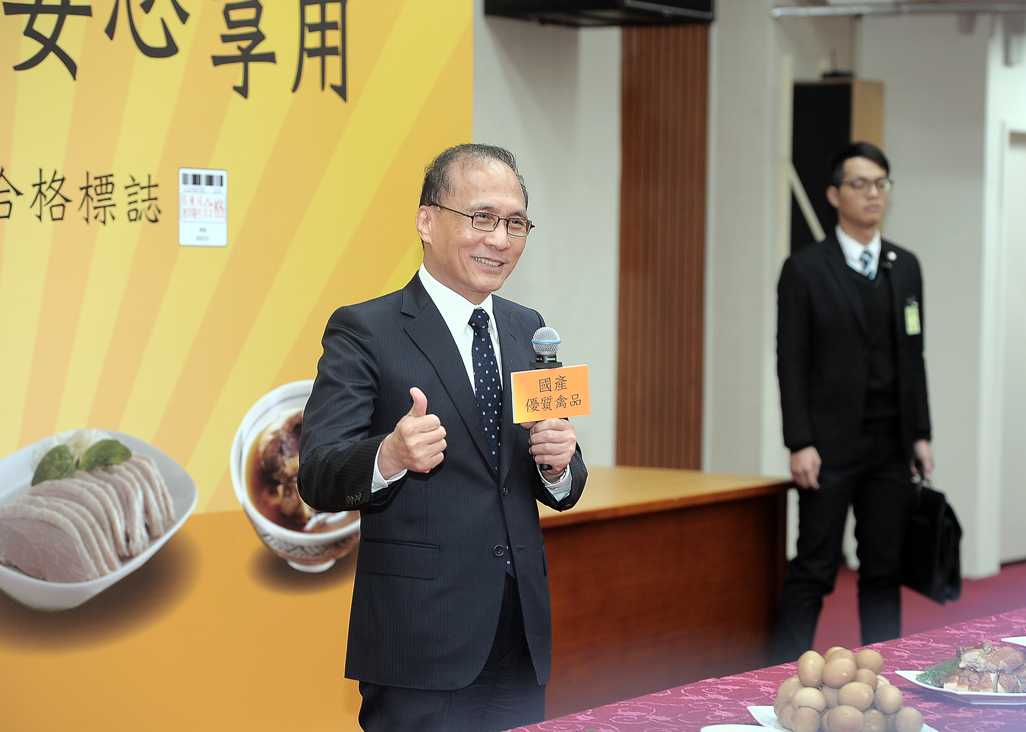 林揆品嚐家禽料理  籲請各界支持國產家禽產業