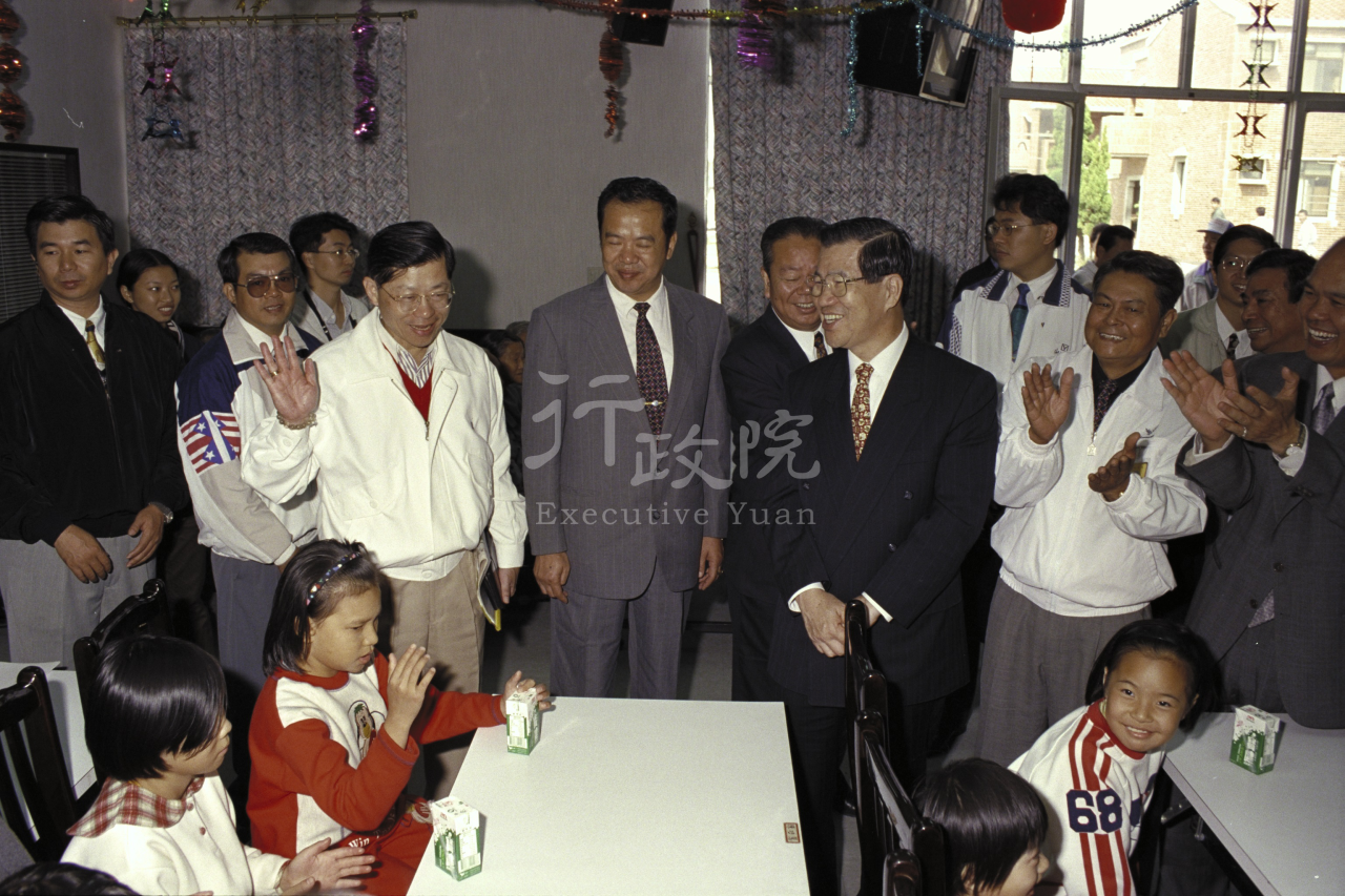 1997年10月31日行政院長蕭萬長訪視金門 共1張 　共1張