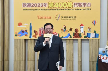 2023年9月13日行政院鄭文燦副院長出席2023年第400萬名來臺旅客迎賓活動 　共4張