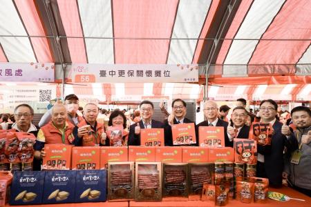 2025年1月4日行政院長卓榮泰出席「更生八十 溫暖有感 以愛復歸」保護成果展暨更生年貨大街　共8張