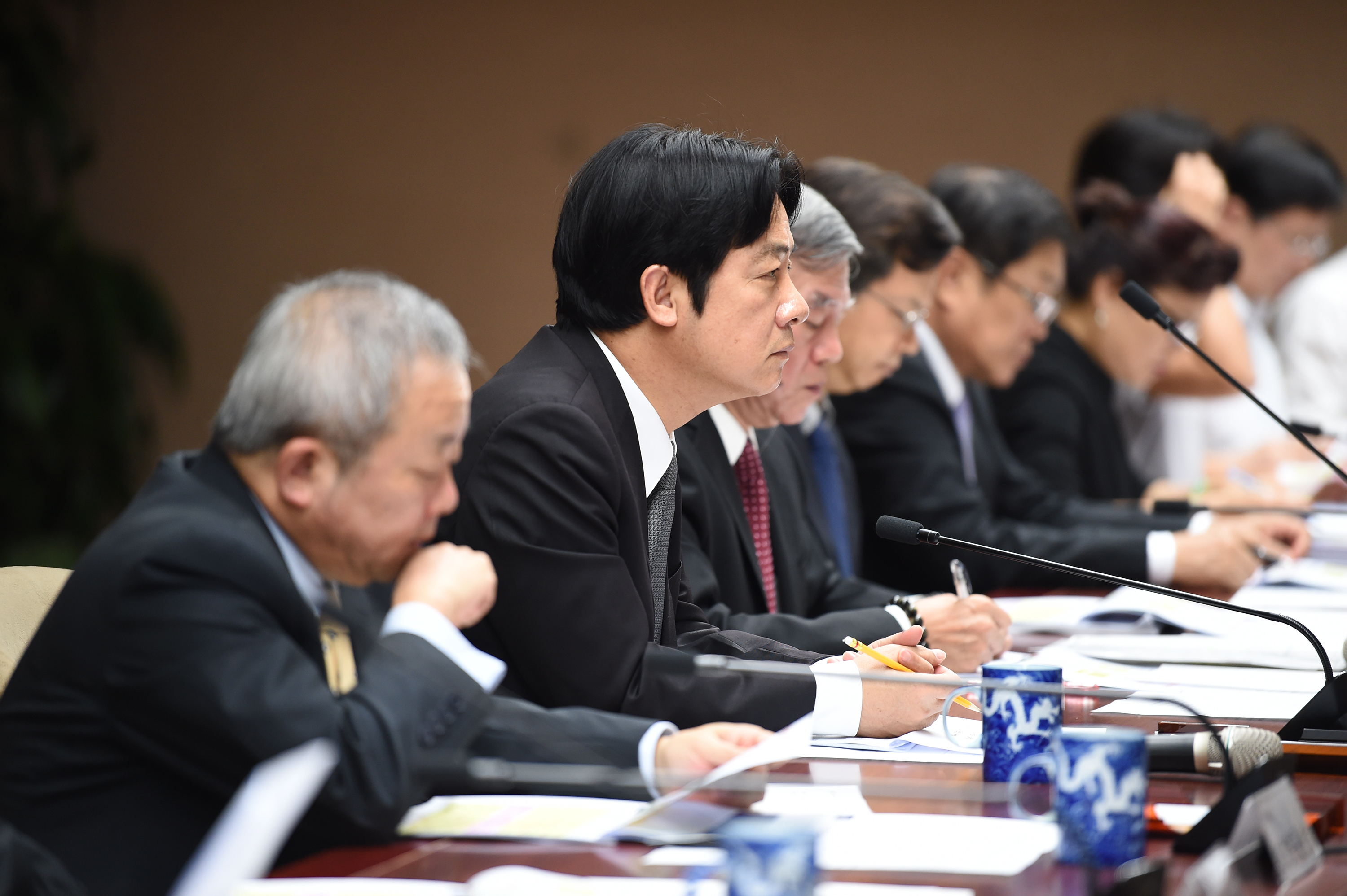 視察經濟部聽取「產業五缺的情形及因應對策」簡報 賴揆期許推動經濟展現成效　共4張
