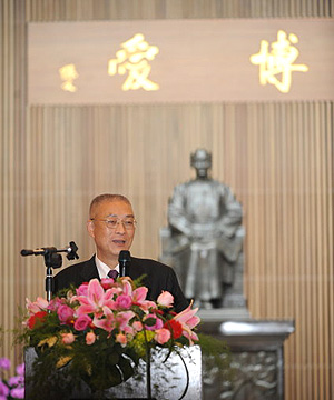 吳揆出席故宮博物院正館B1大廳國父銅像歸位揭幕儀式 　共1張