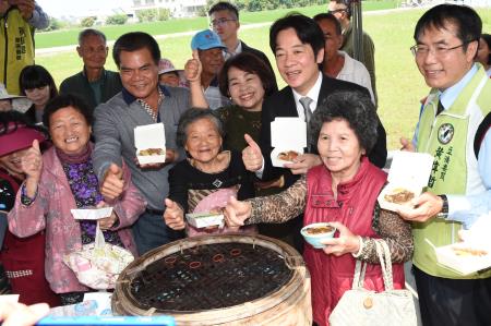 107年3月17日行政院長賴清德出席台南市後壁區仕安社區合作社集貨運銷處理室落成開幕典禮　共5張