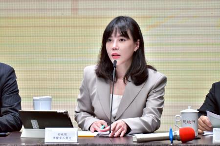 2026年1月20日行政院長卓榮泰出席「臺美關稅談判說明記者會」 　共10張