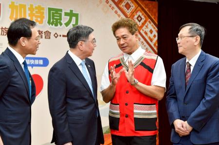 2026年6月11日行政院長卓榮泰出席「守護原住民族健康記者會」 　共6張
