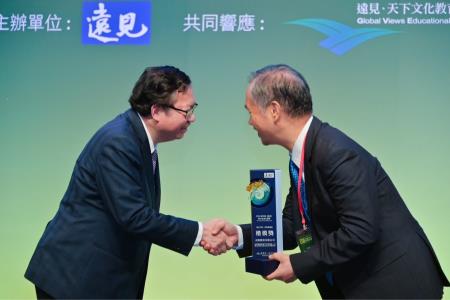 鄭副院長今(2)日出席2024《遠見》第20屆ESG企業永續獎贈獎典禮照片 共6張　共7張