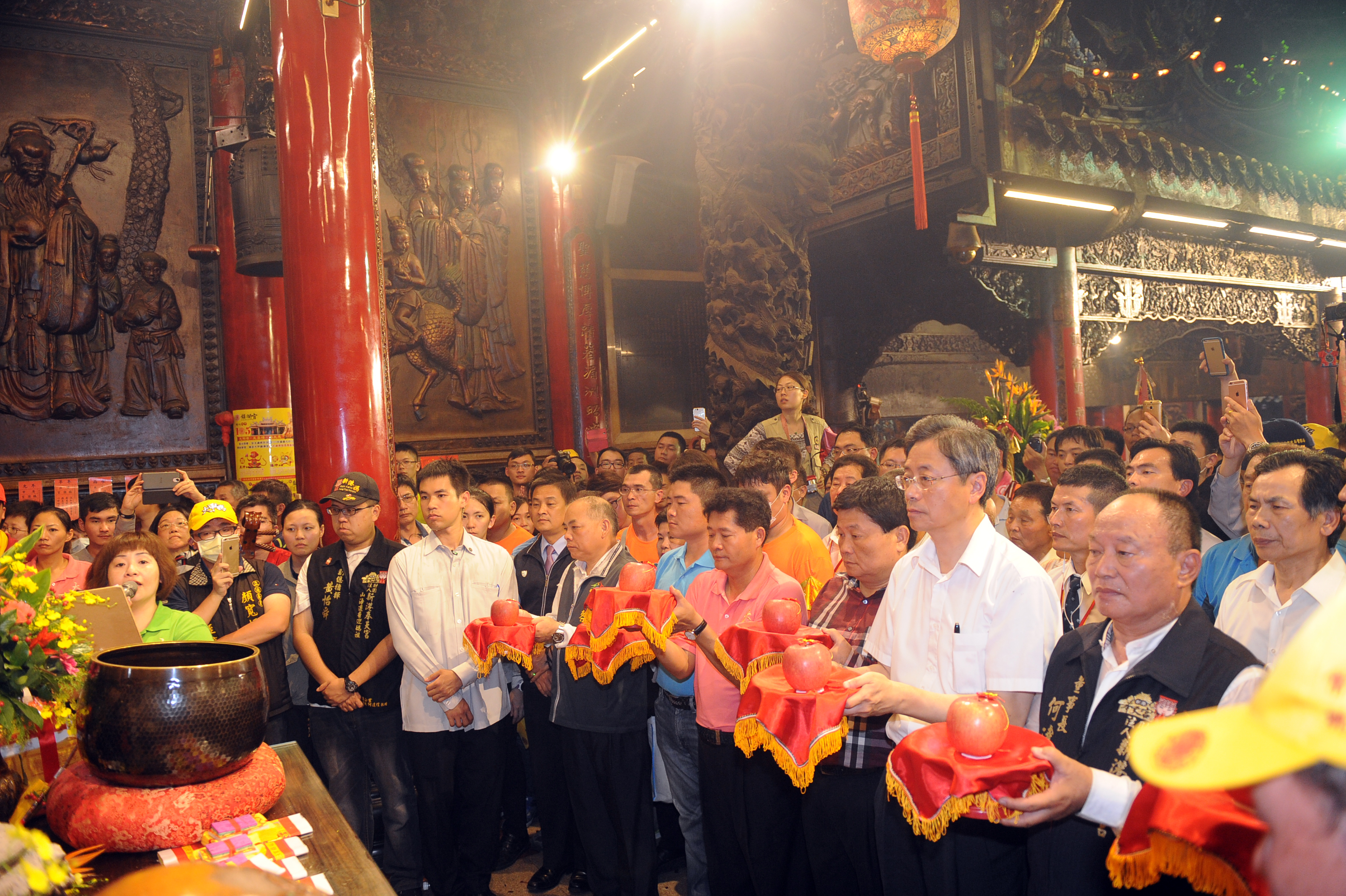 張揆出席大甲鎮瀾宮媽祖遶境進香回鑾安座儀式 祈求庇佑臺灣國泰民安 　共4張
