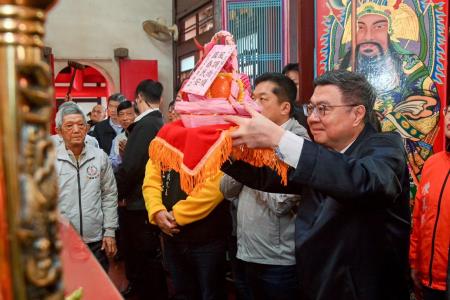 2026年2月17日行政院長卓榮泰赴宜蘭市碧霞宮參拜祈福　共8張