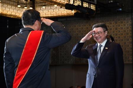2025年1月14日行政院長卓榮泰出席「113年鳳凰獎楷模表揚典禮」。　共8張
