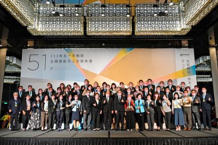 2022年4月27日行政院長蘇貞昌出席111年度紀念五一勞動節暨全國模範勞工表揚活動　共3張