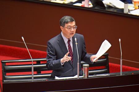 行政院長卓榮泰赴立法院臺美關稅談判結果及其影響專案報告—1　共2張