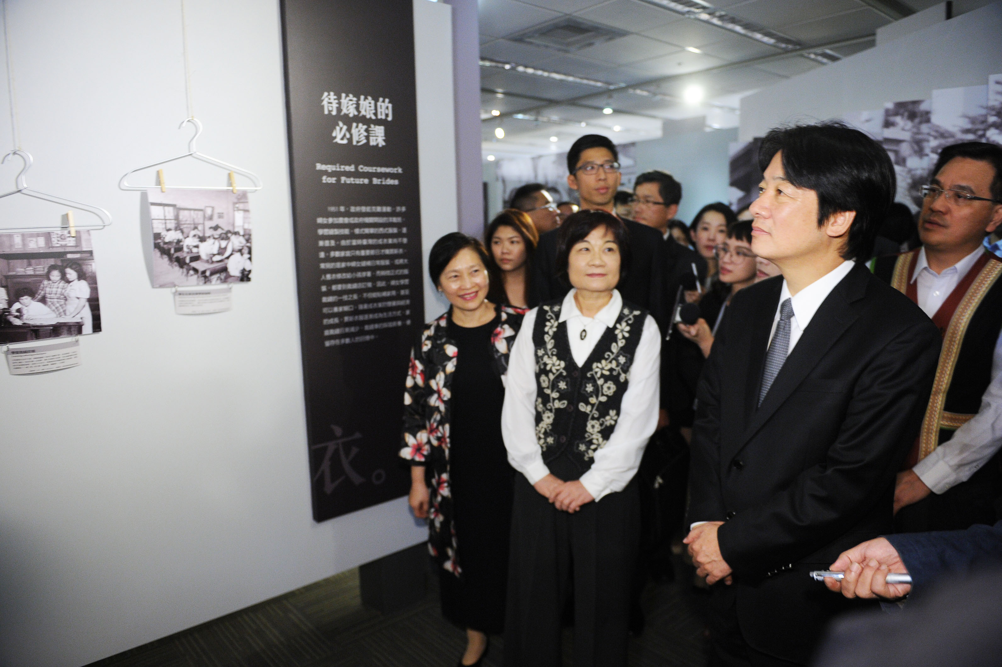 賴揆：積極協助檔案管理局徵集檔案 讓歷史檔案順利完成建檔　共9張