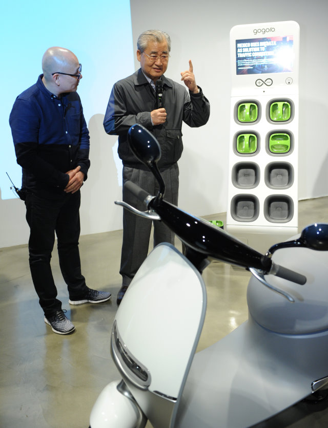毛揆：機車電動化 向排碳宣戰 　共3張