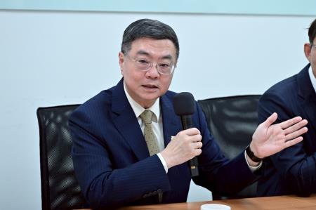 2025年4月28日行政院長卓榮泰拜會立法院民眾黨團 　共6張