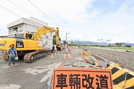 2023年9月5日行政院長陳建仁視察海葵颱風臺東縣水利設施前瞻治理成效10 　共10張