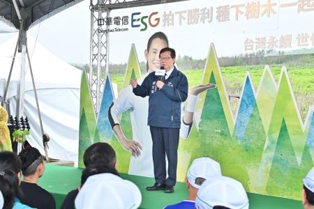 2023年5月21日行政院副院長鄭文燦出席「拍下勝利 種下樹木」三年計畫植樹活動2　共10張