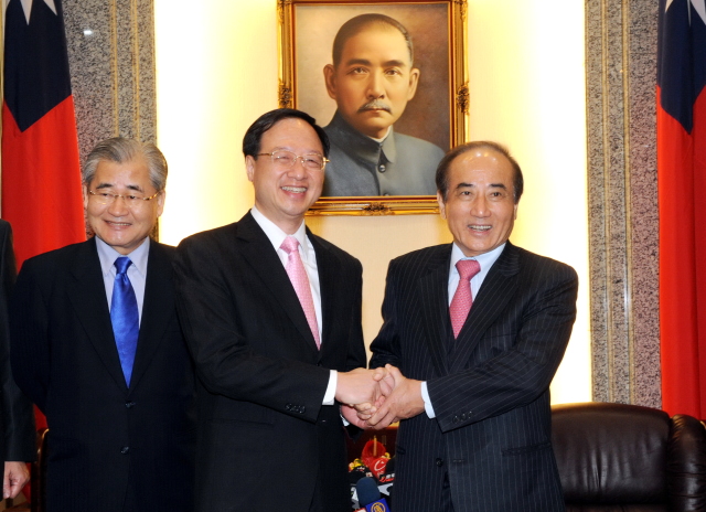 江揆： 誠懇態度拜會各在野黨領袖 以對話代替對抗 　共1張