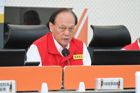 2026年8月24日行政院長卓榮泰視導0822豪雨中央災害應變中心作業情形 　共4張