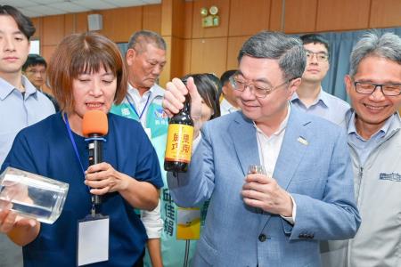 2026年8月14日行政院長卓榮泰參訪台灣可可與巧克力產業協會 　共7張