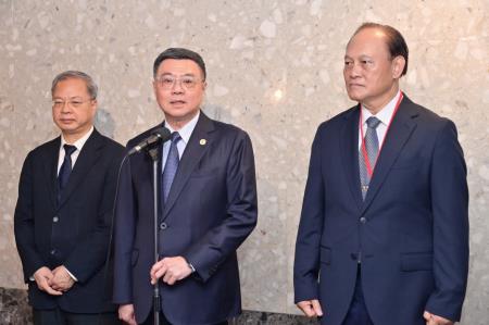 卓院長今(13)日出席「113年行政院模範公務人員頒獎典禮」受訪照　共10張