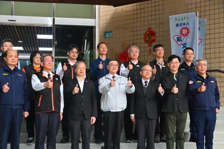 2025年1月25日行政院長卓榮泰視察高公局局本部交控中心　共7張